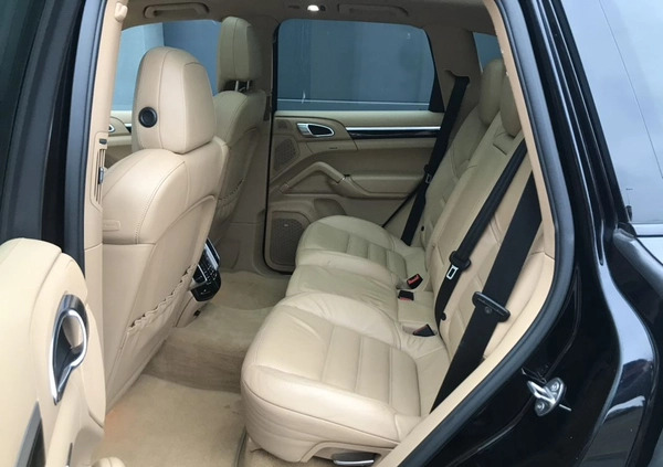 Porsche Cayenne cena 111111 przebieg: 152000, rok produkcji 2011 z Katowice małe 742